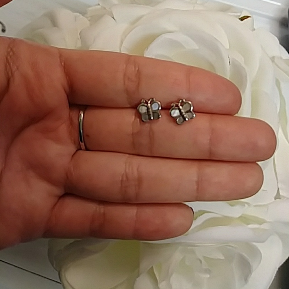 Aretes de opal para en forma de mariposa de plata